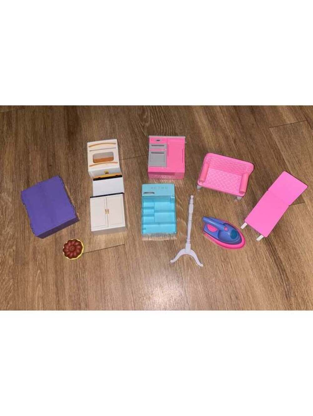 Dollhouse Furniture and Accessories Lot